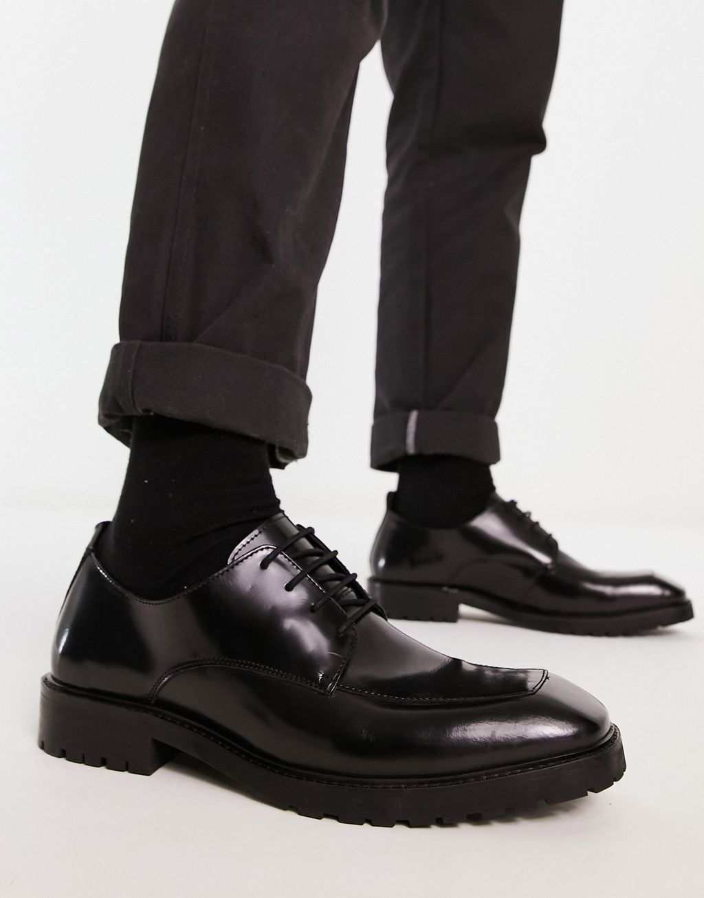 Черные кожаные туфли на шнуровке со швом-фартуком ASOS DESIGN черные кожаные туфли дерби на шнуровке asos design
