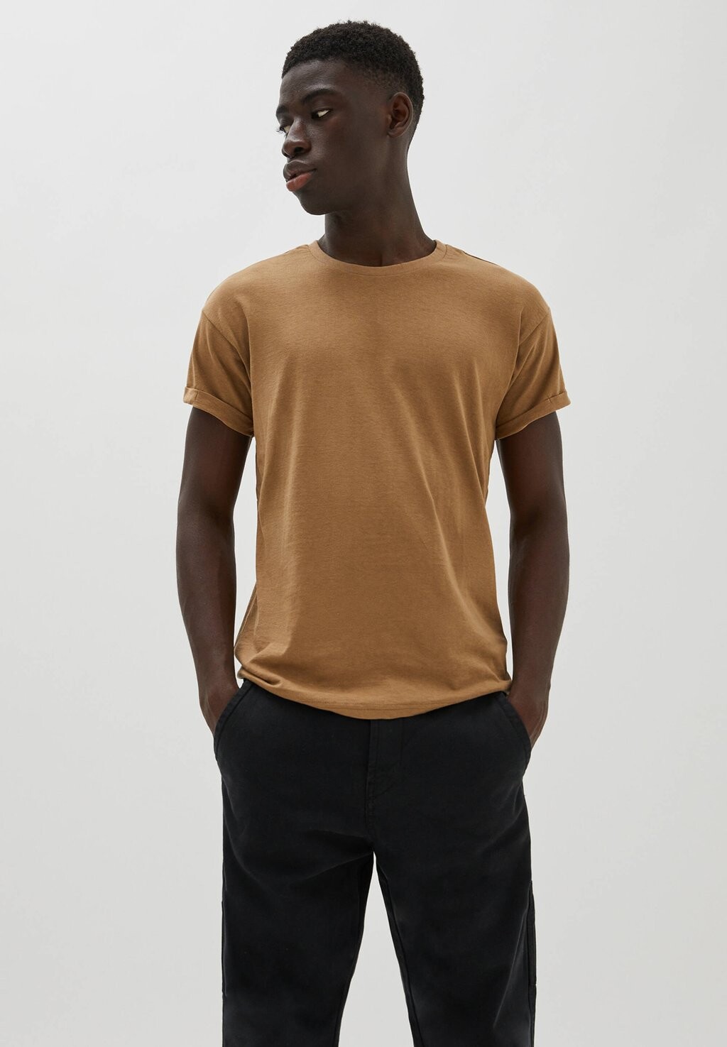

Базовая футболка Muscle Fit PULL&BEAR, бежевый
