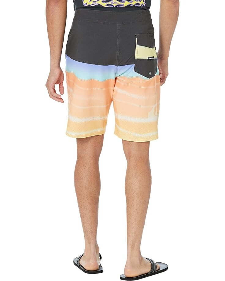 

Шорты для плавания Quiksilver Surfsilk Panel 20" Boardshorts, цвет Cantaloupe