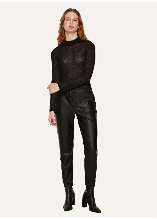 

Однотонная женская блузка с высоким воротником Black On Black