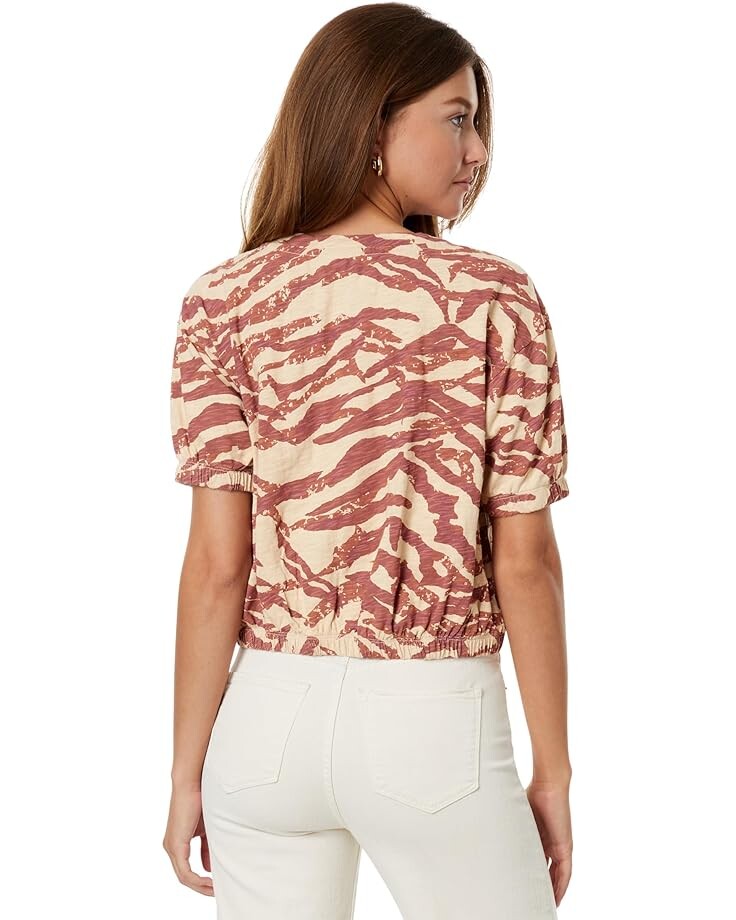 

Футболка Mod-o-doc Abstract Print Slub Jersey Banded Hem Crop Shirred Tee, цвет Mushroom