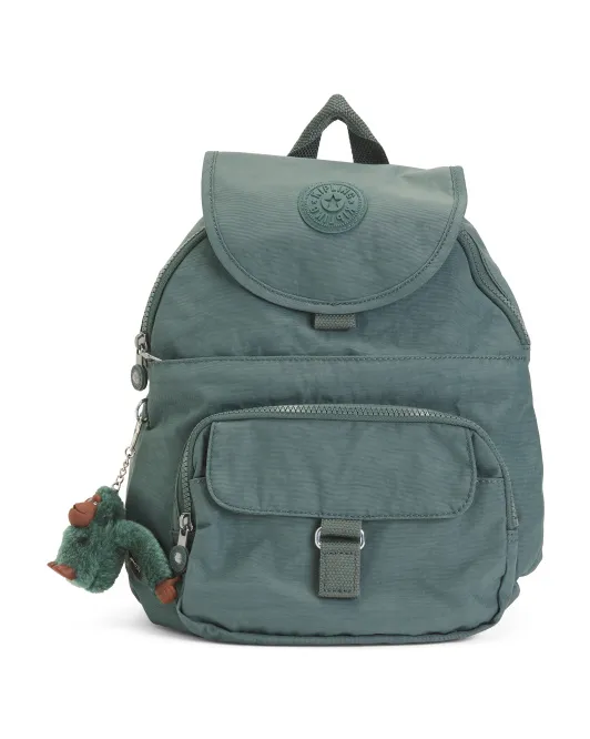 

Большой нейлоновый рюкзак Queenie с клапаном спереди Kipling, цвет Aloe