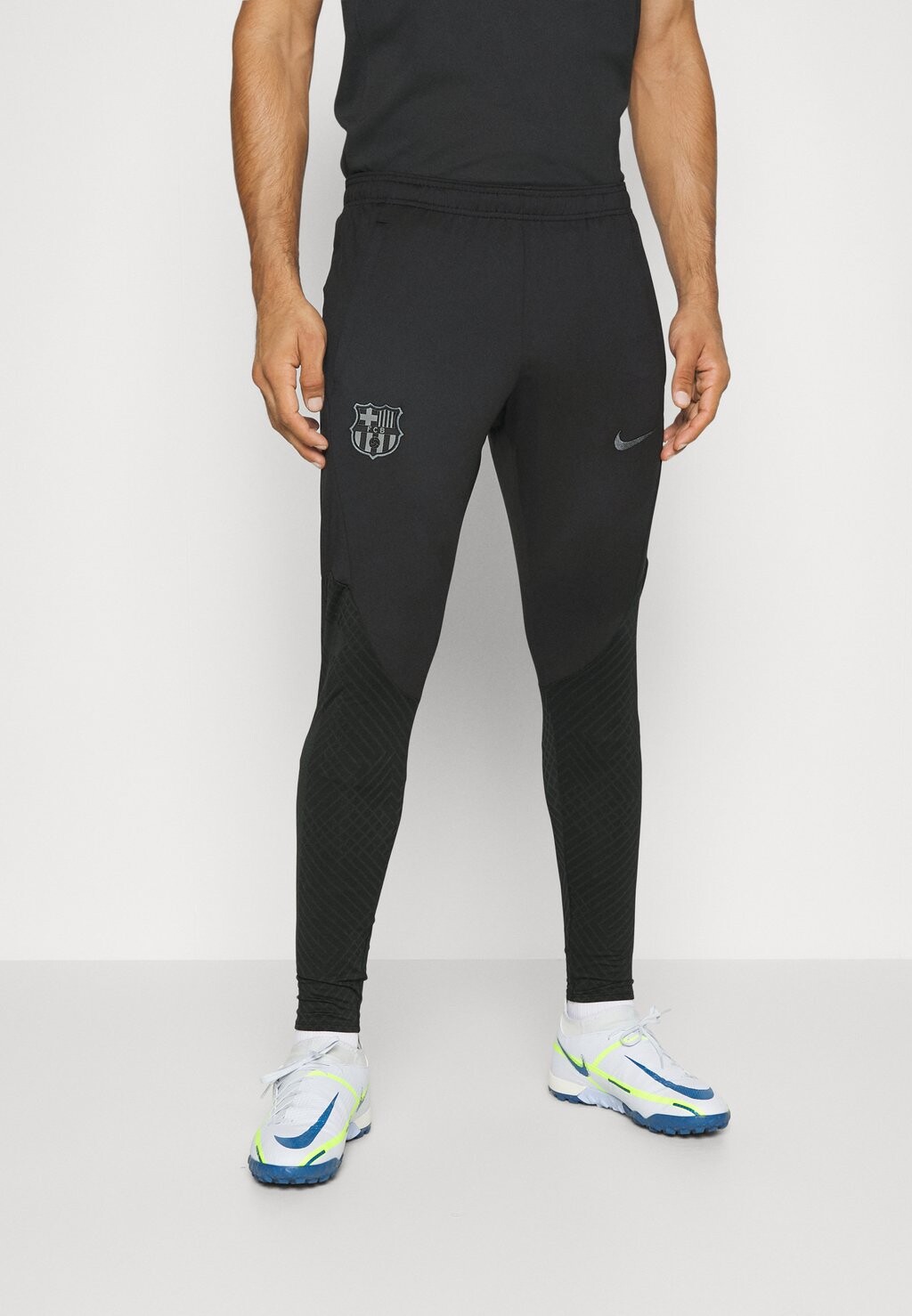 

Спортивные брюки Nike