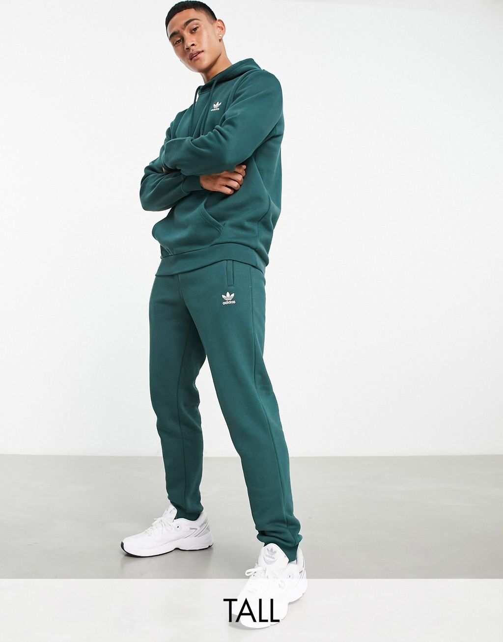 

Минерально-зеленые джоггеры adidas Originals Tall Essentials