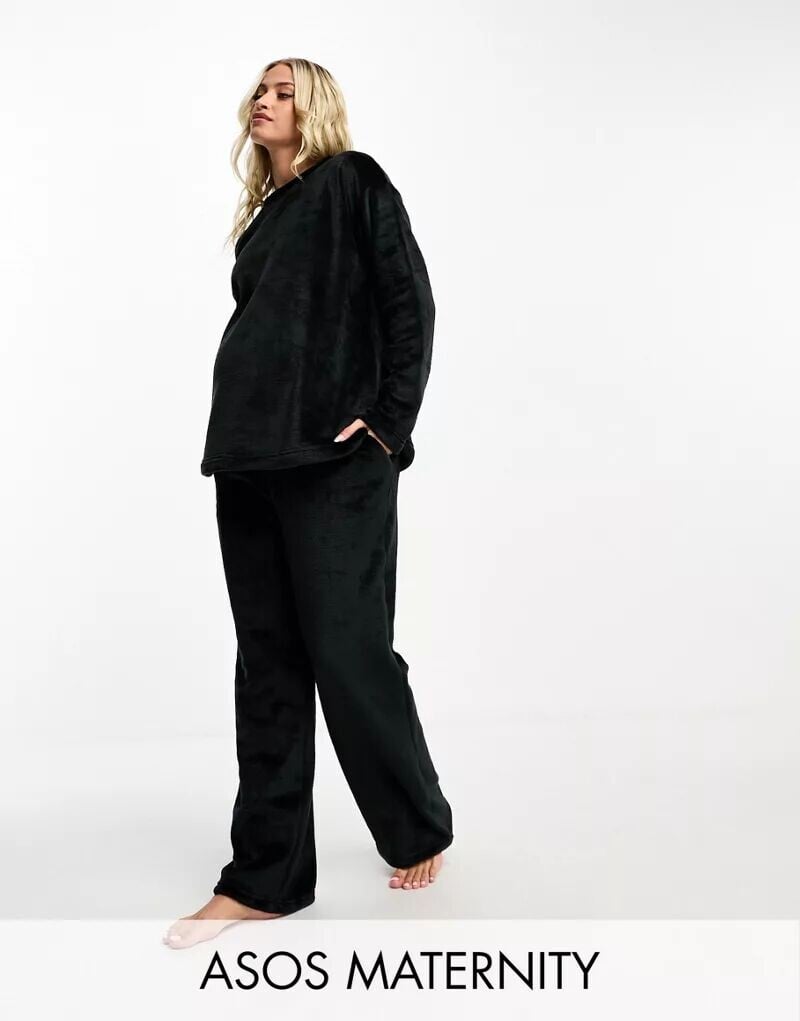 

Эксклюзивный супермягкий комплект для отдыха ASOS DESIGN Maternity, состоящий из флисовой толстовки и черных брюк