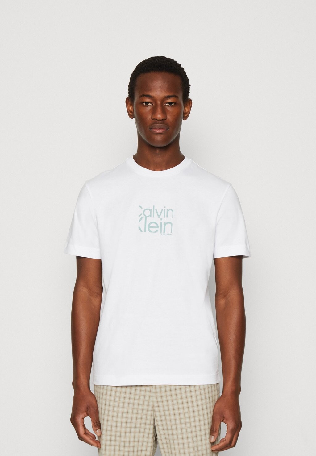

Футболка с принтом Calvin Klein, белый