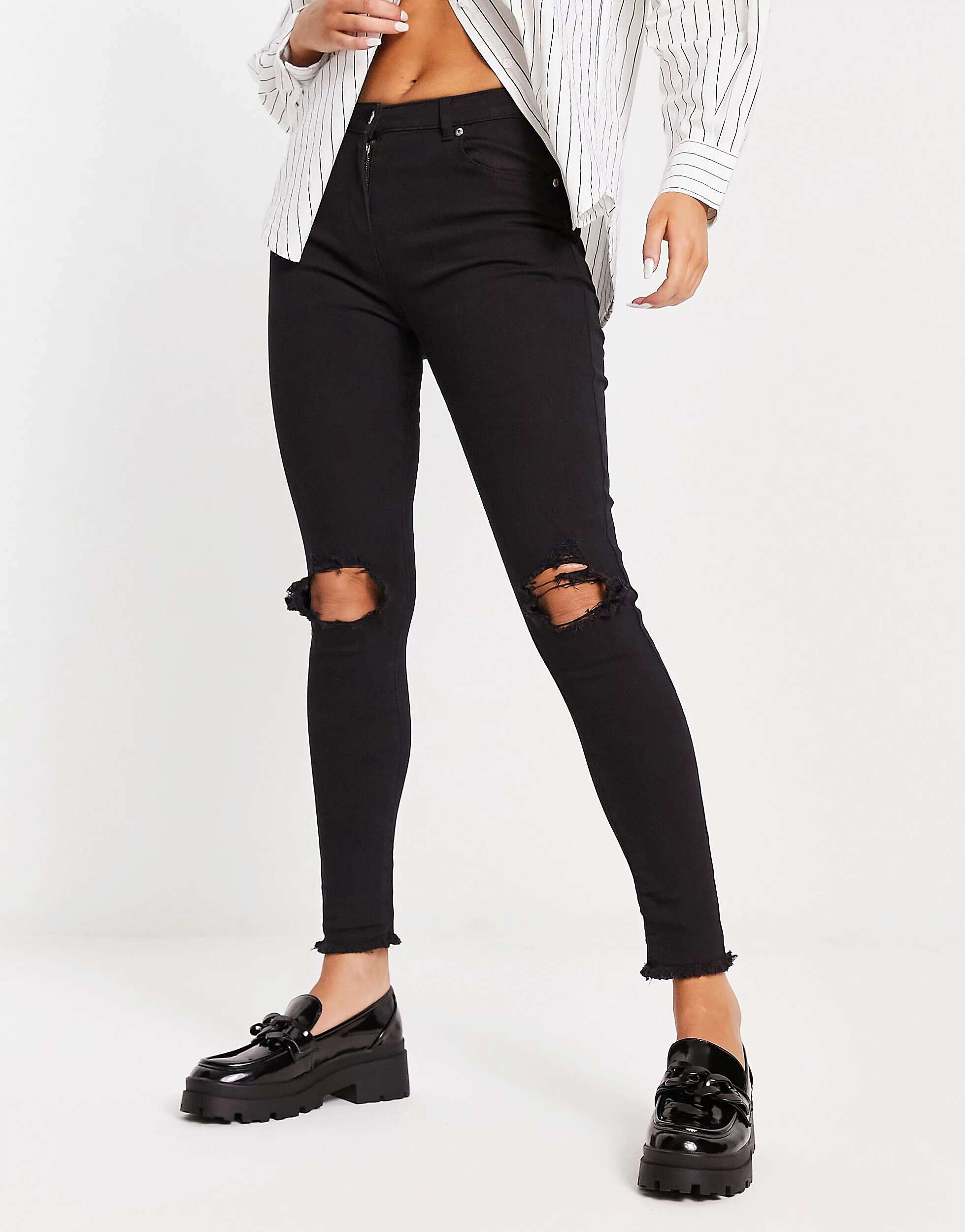 цена Черные парижские джинсы скинни с рваными коленями Parisian