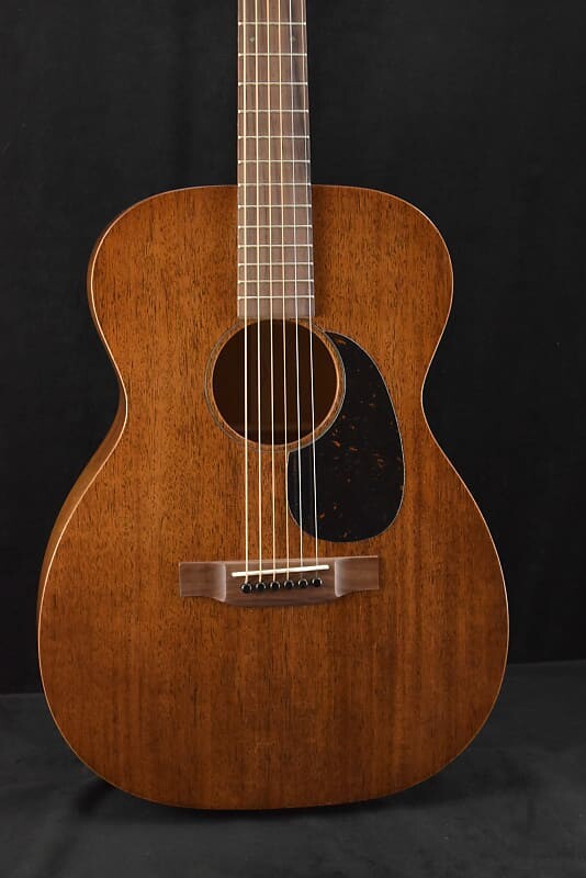 

Акустическая гитара Martin 00-15M Mahogany Satin
