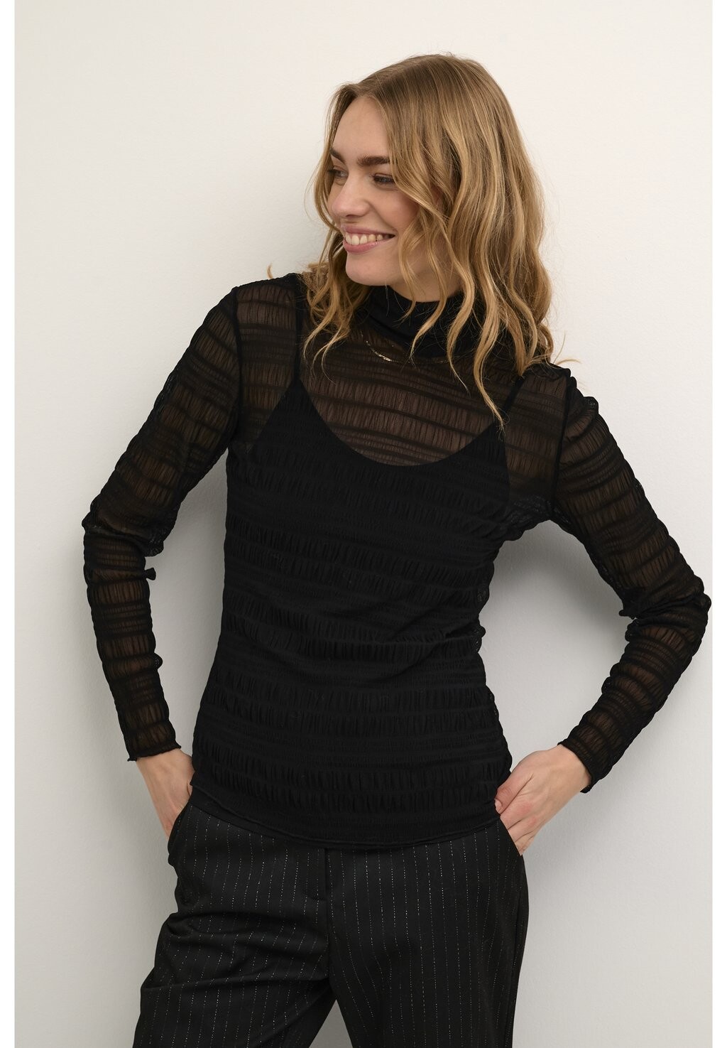 

Футболка с длинным рукавом Bubble Turtleneck Cream, цвет pitch black