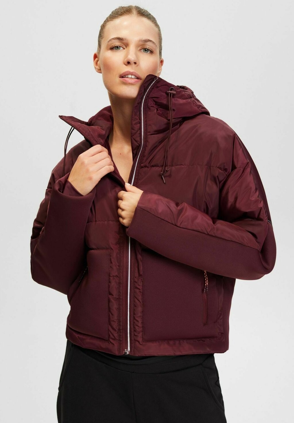 

Уличная куртка Esprit