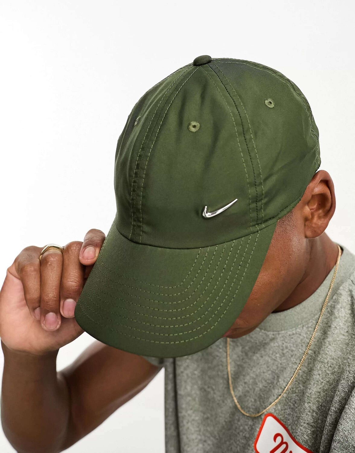 

Темно-зеленая кепка-галочка Nike Club металлик