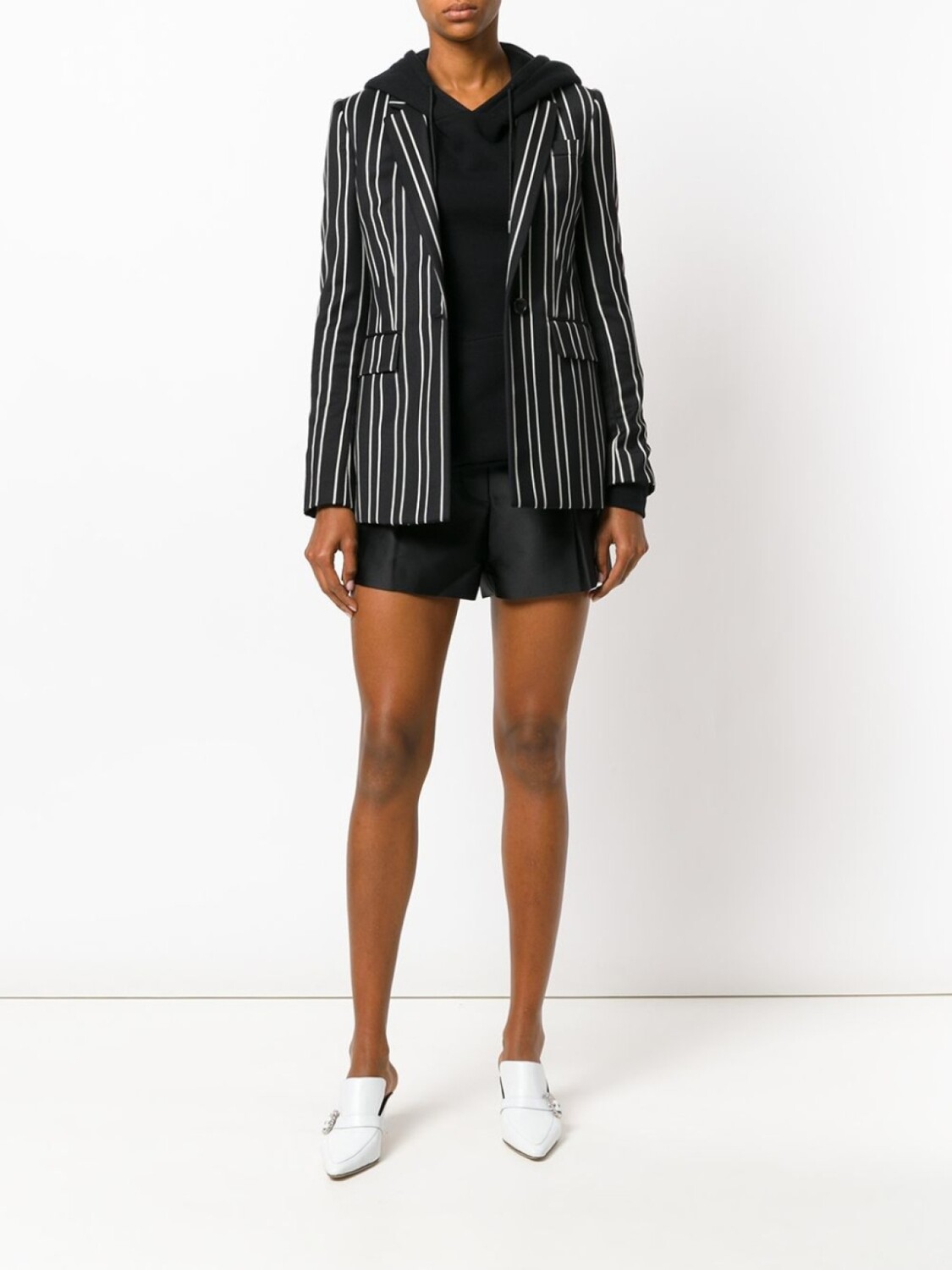 

3.1 Phillip Lim атласные шорты, черный