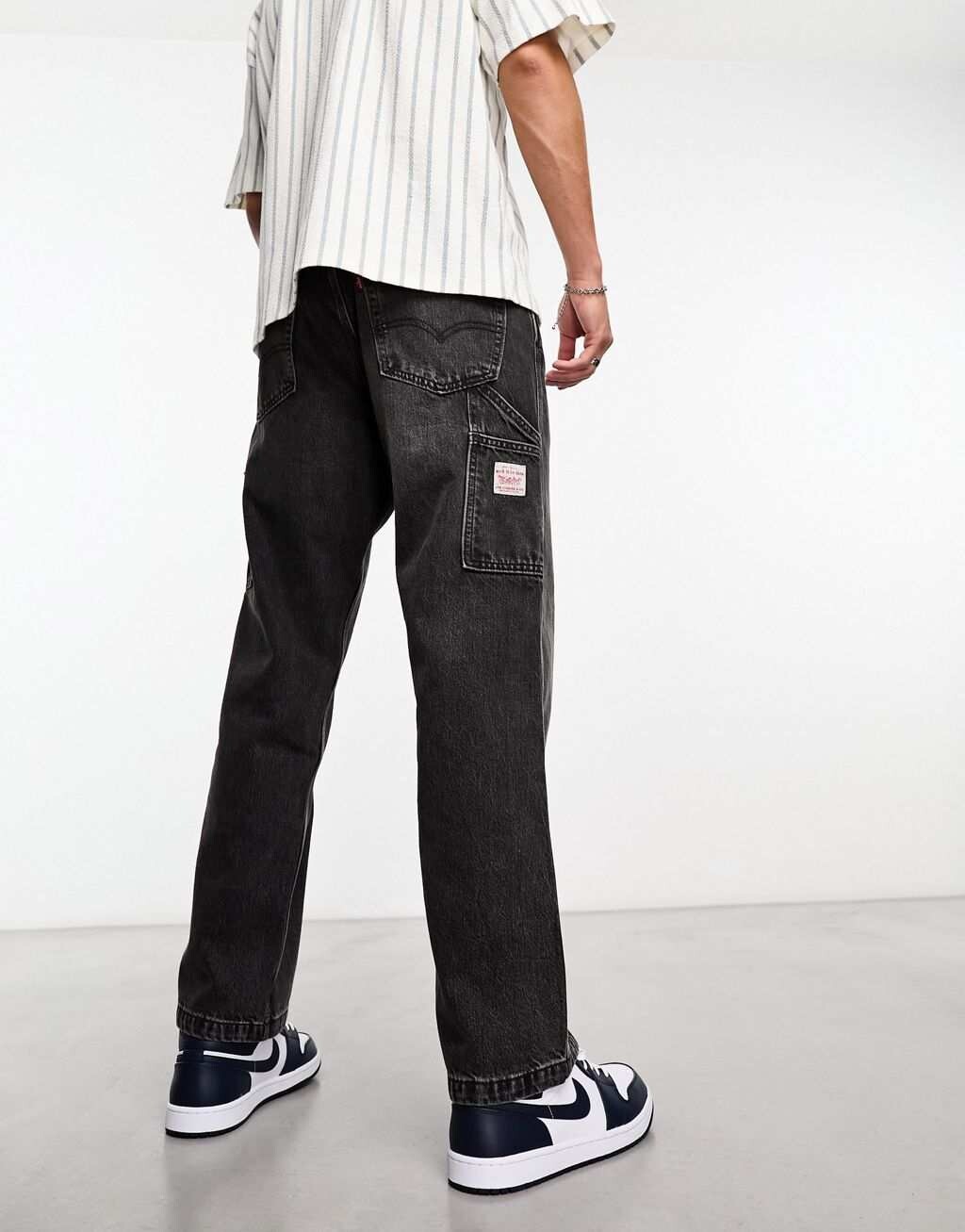 

Черные плотничные джинсы Levi's Workwear Capsule 568