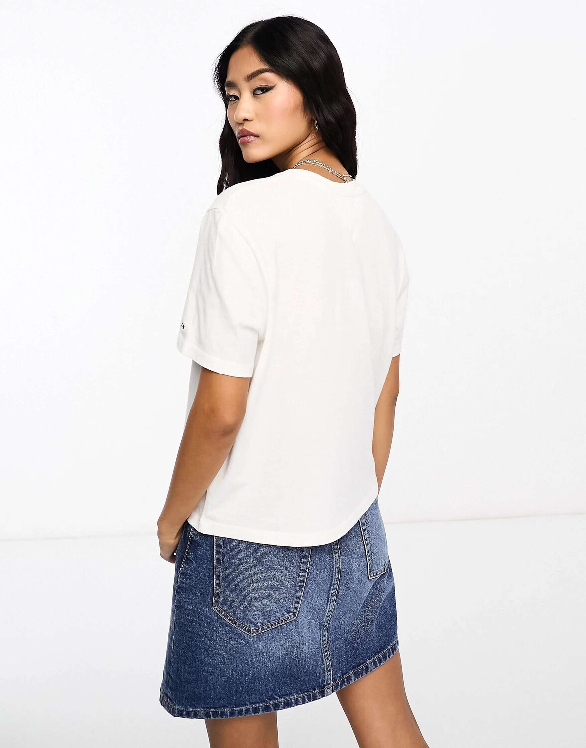 

Белая футболка с короткими рукавами и логотипом Tommy Jeans, Белый