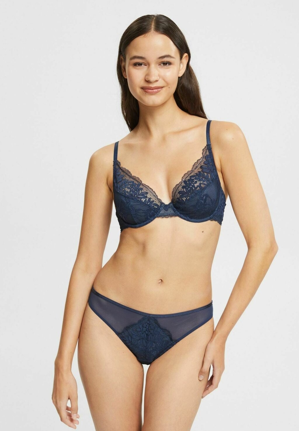 

Бюстгальтер на косточках Esprit