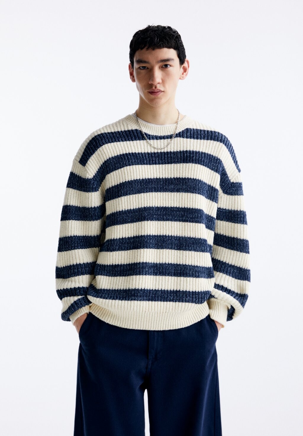 

Вязаный свитер ROUND NECK STRIPES PULL&BEAR, цвет white