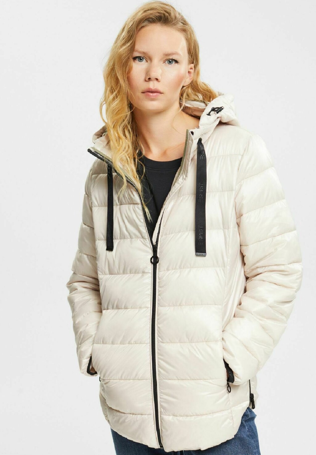 

Зимняя куртка Esprit