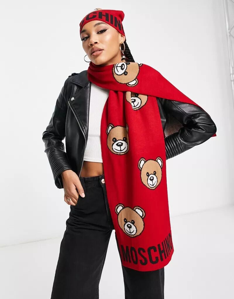 

Красный шарф с логотипом Moschino в виде плюшевого мишки