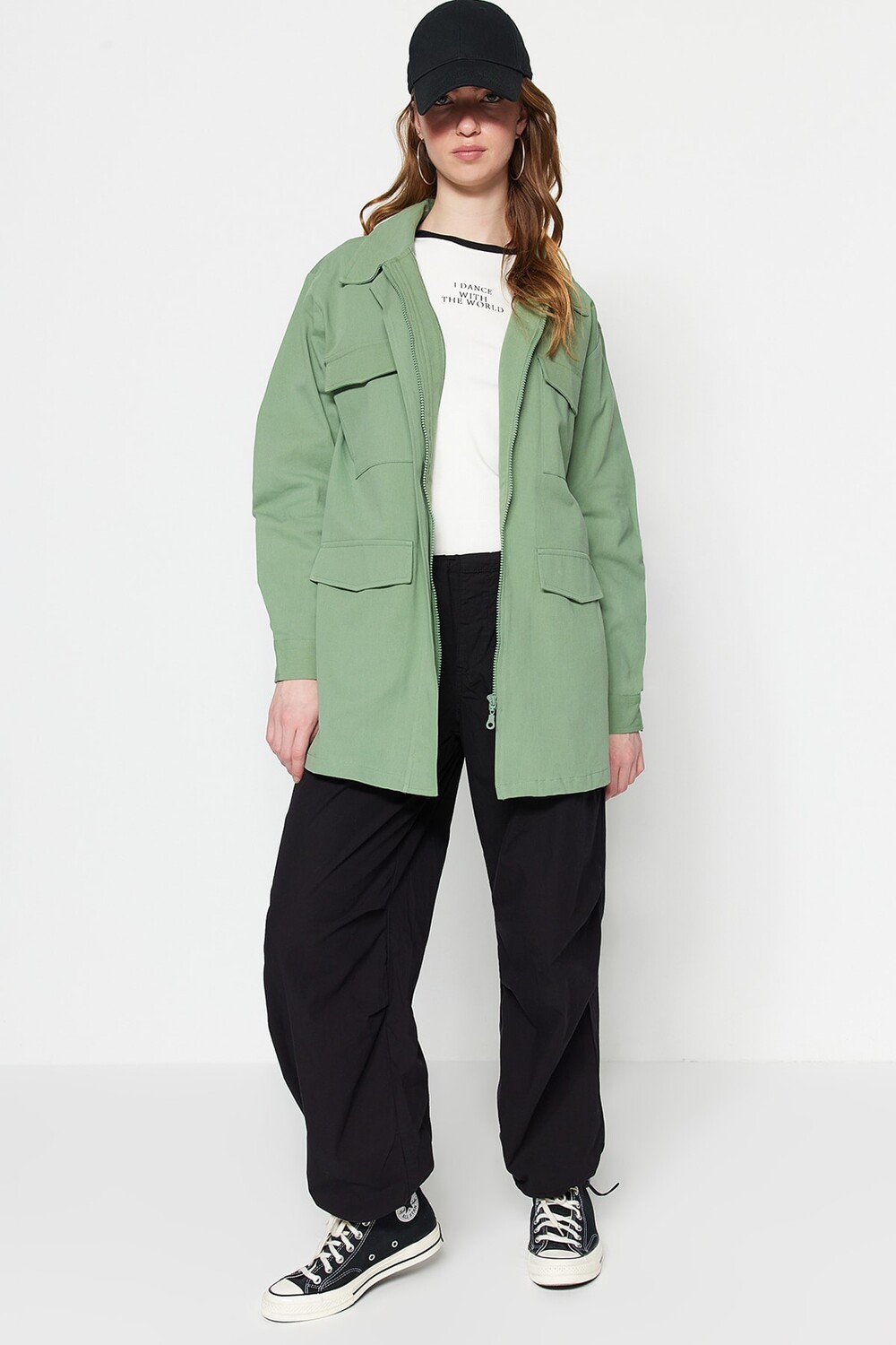 

Светлая хаки-оверсайз тканая куртка на молнии Trendyol Modest