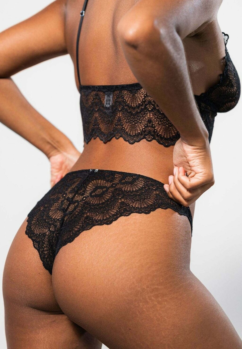 

Трусы LACE BIKINI Understatement, черный