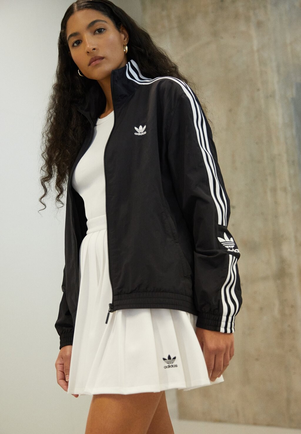 

Спортивная куртка adidas Originals, черный