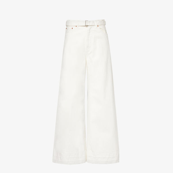 цена Широкие джинсовые брюки средней посадки с поясом Sacai, белый