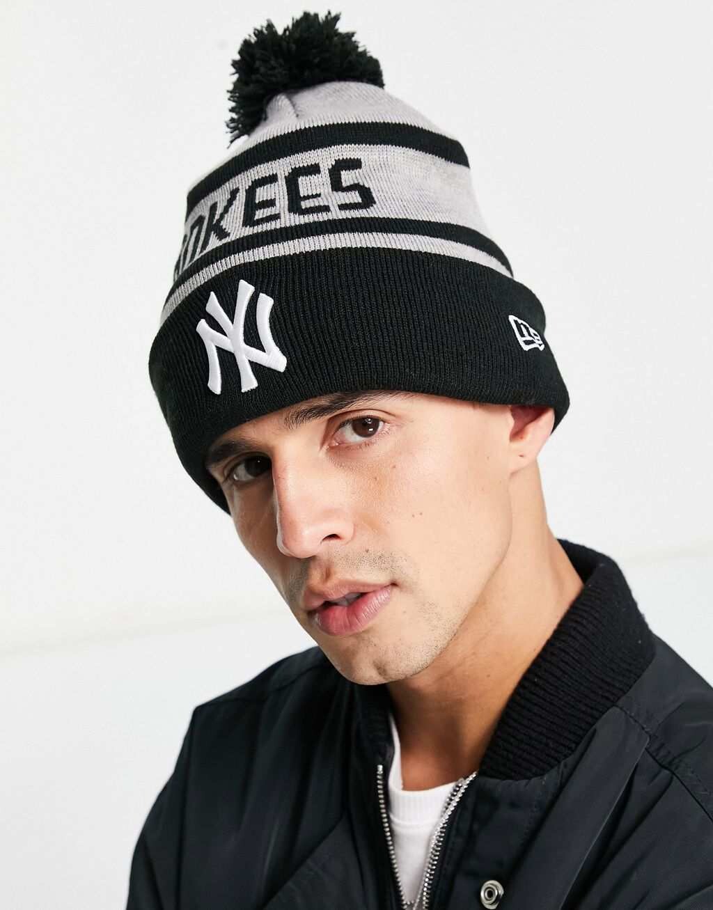 

Темно-синяя шапка-бини New Era New York Yankees