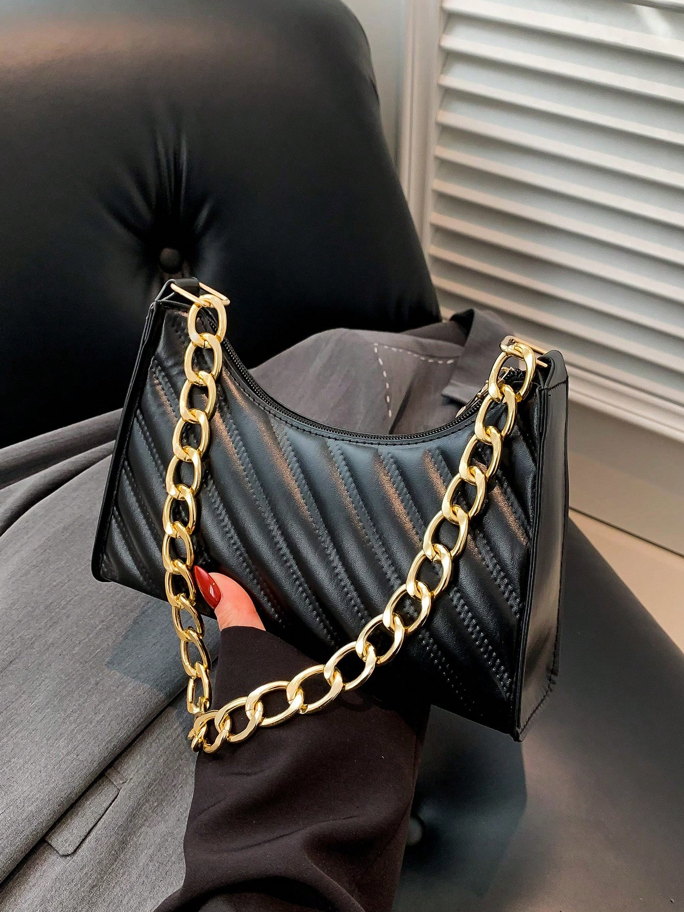 Стеганая сумка Baguette с геометрическим рисунком и цепочкой, черный