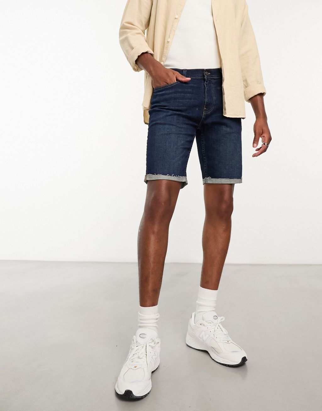 

Темные джинсовые шорты скинни Hollister
