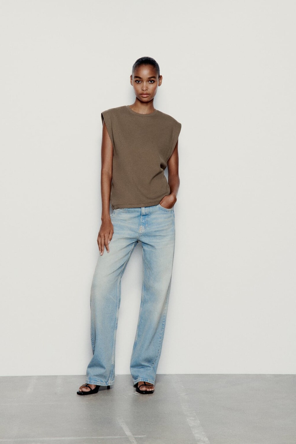 

Хлопковая футболка в реблу ZARA, хаки