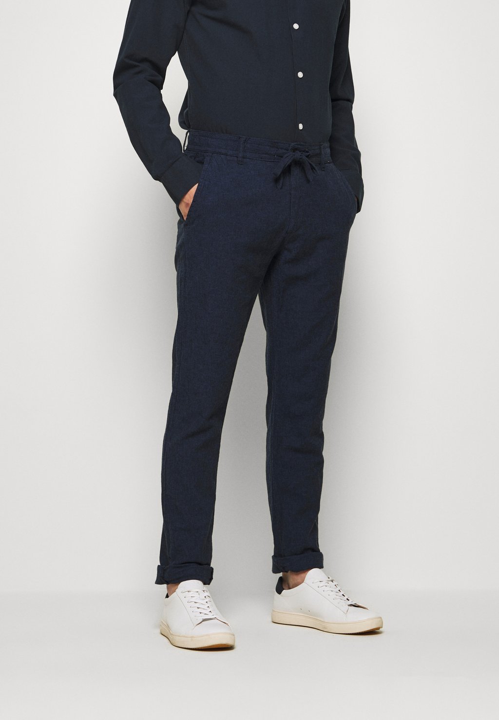 

Брюки Tapered Fit Pants Lindbergh, цвет dark blue