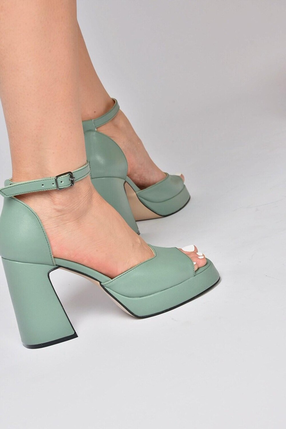 

Зеленые женские туфли на толстом каблуке на платформе K404100209 Fox Shoes