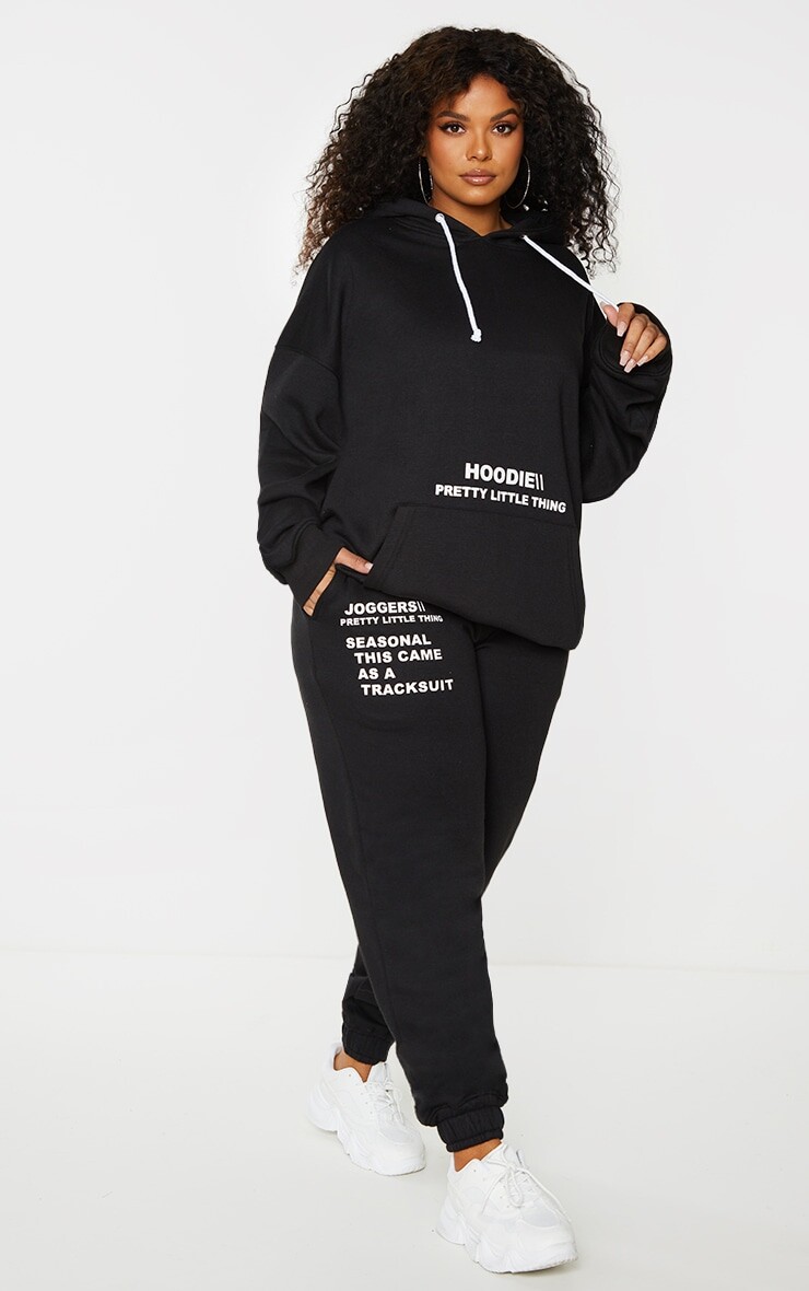 

PrettyLittleThing Plus Черные джоггеры с надписью