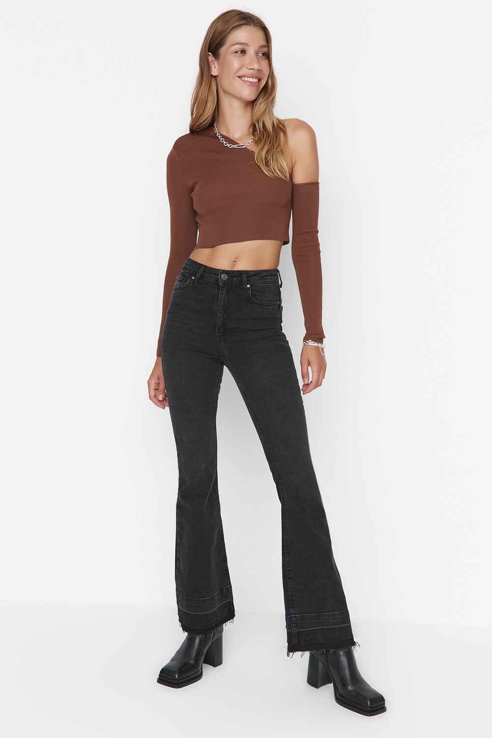 

Джинсы - Черный - Bootcut Trendyol, черный