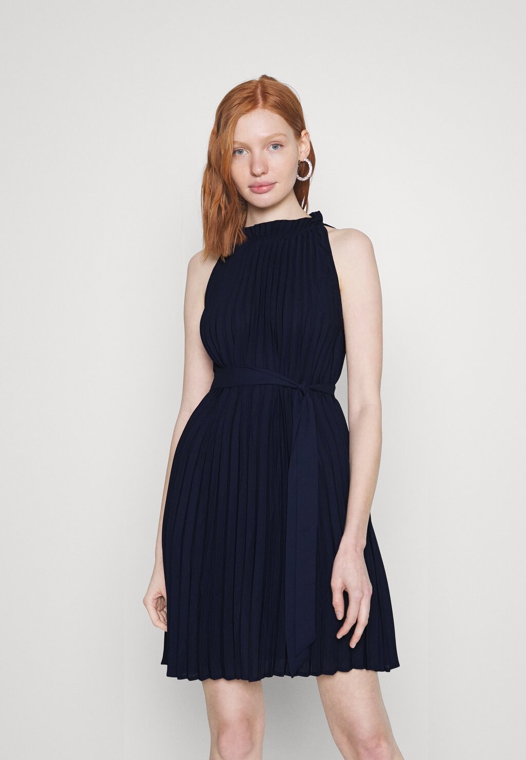 

Коктейльное платье Vero Moda, темно-синий
