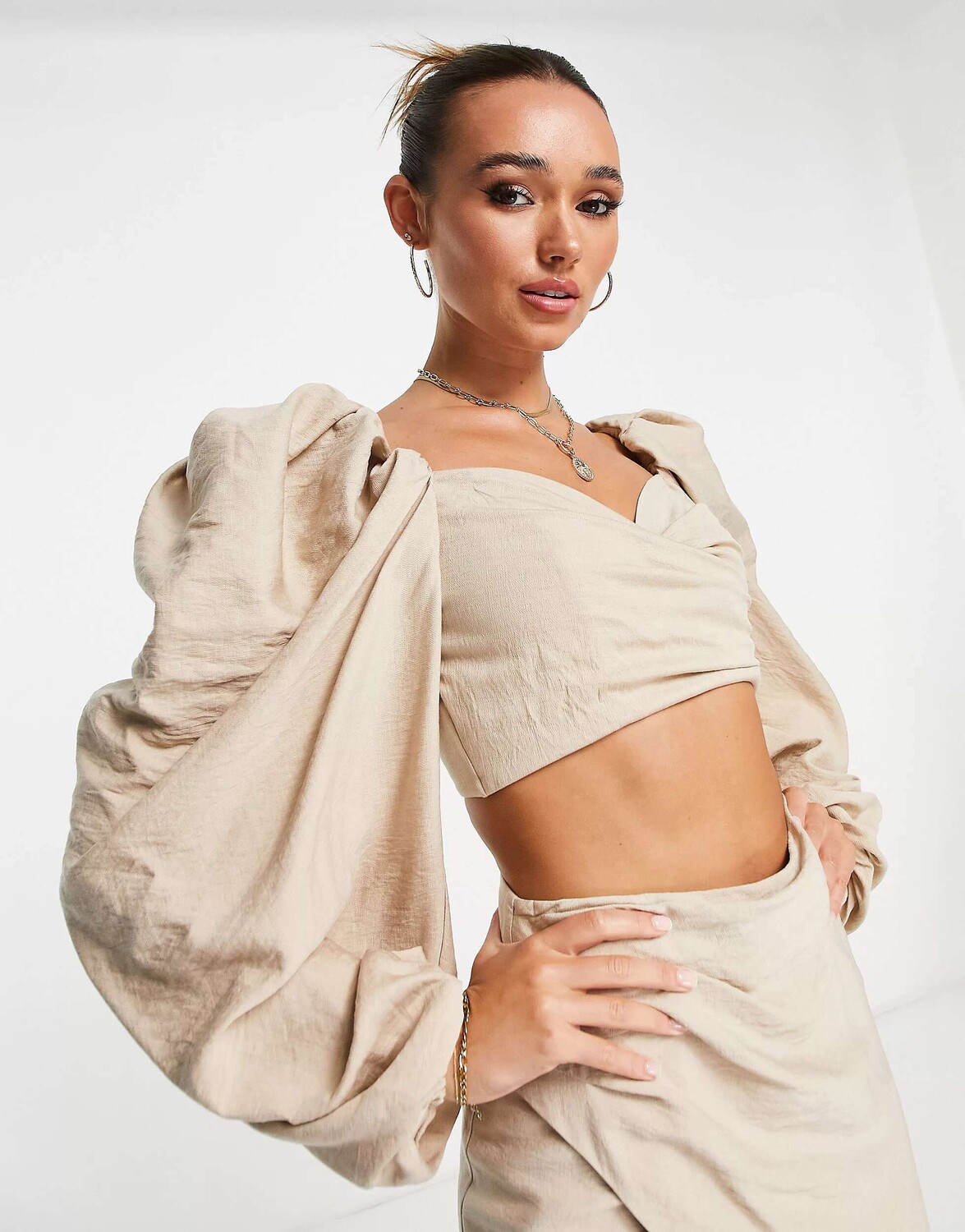 

Укороченный топ с драпировкой и запахом ASOS