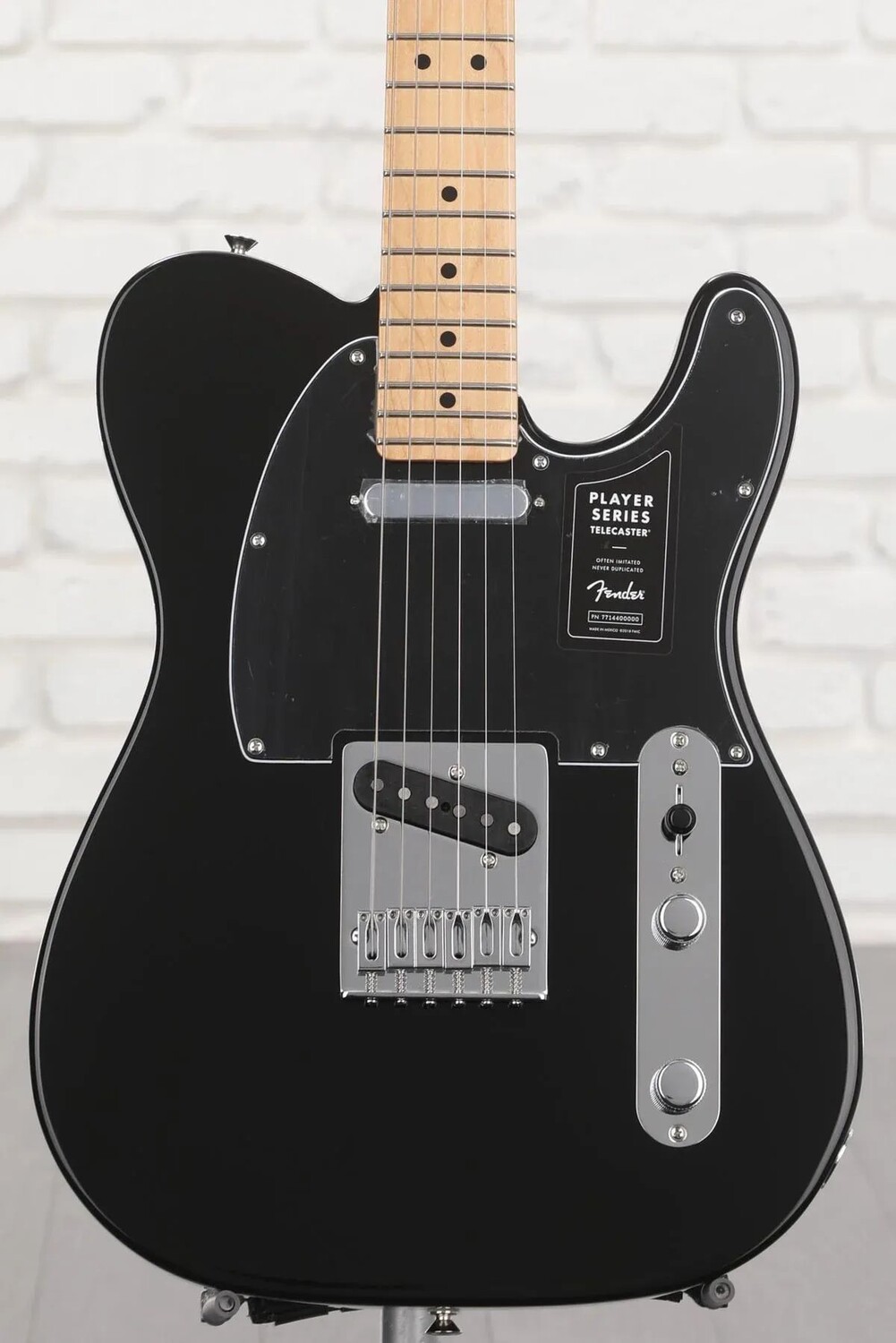 

Fender Player Telecaster — черный, с кленовой накладкой на гриф