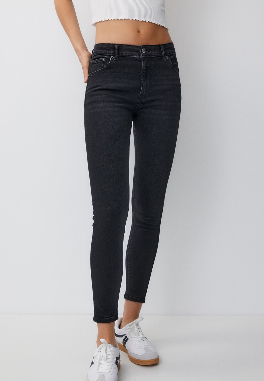 

Джинсы скинни Mid-Waist Basic PULL&BEAR, черный