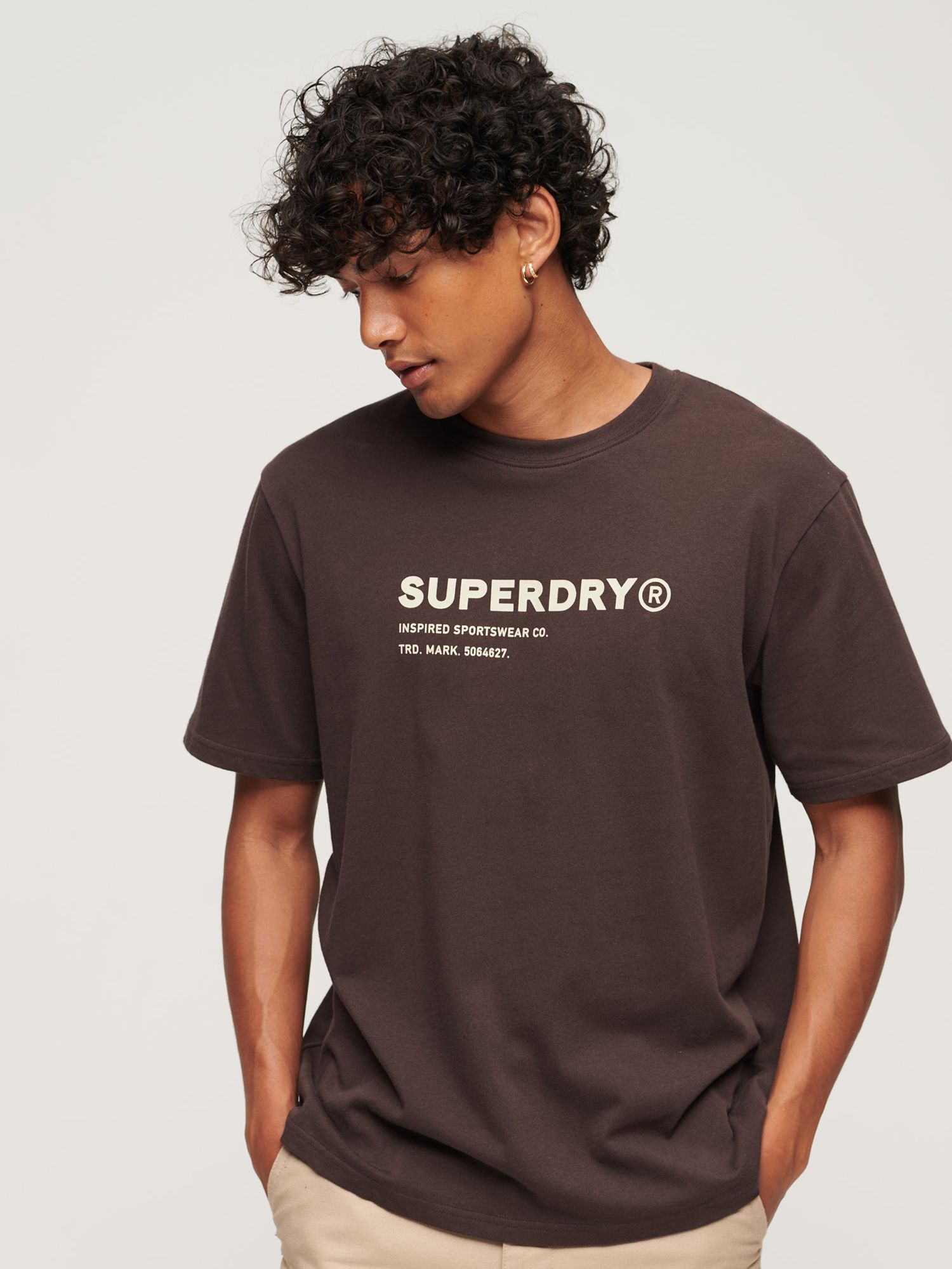 

Свободная футболка с логотипом Superdry Utility Sport, темно-коричневый