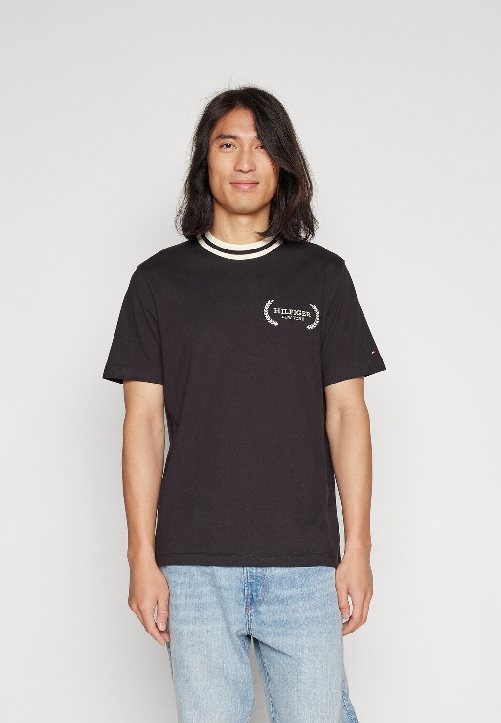 

Футболка с принтом LAUREL TIPPED TEE Tommy Hilfiger, цвет black
