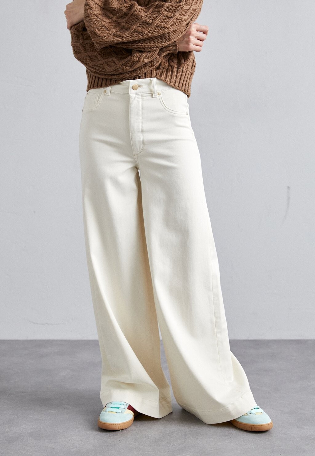 

Джинсы расклешенные Hepburn Wide Leg High Rise DL1961, цвет manilla