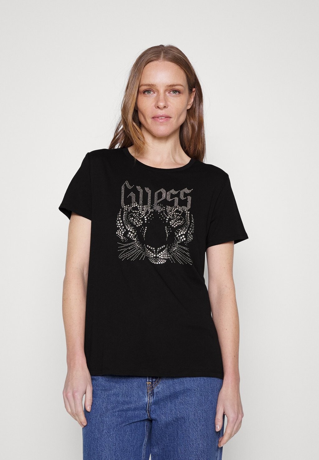 

Футболка с принтом Guess, черный