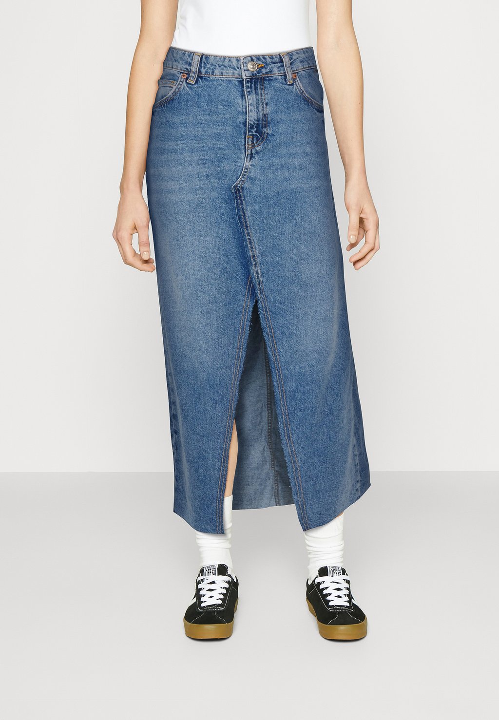 Юбка Vaquera BDG Urban Outfitters RUTH FRONT CUT OUT, цвет light denim