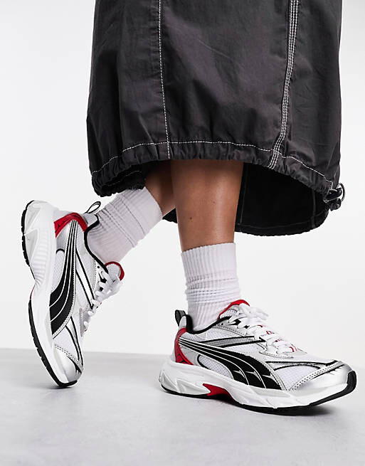

Черно-красные кроссовки Puma Morphic