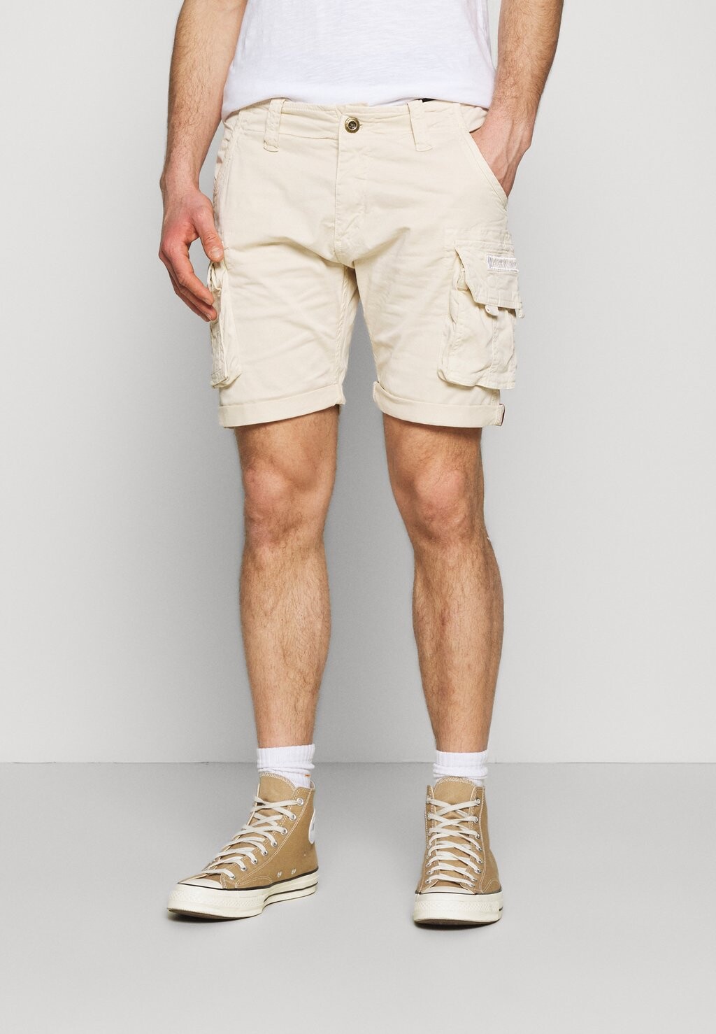 

Шорты Alpha Industries, молочный