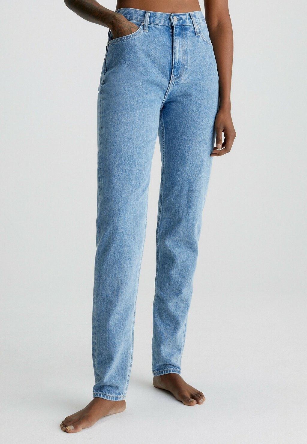 

Джинсы зауженного кроя Calvin Klein Jeans