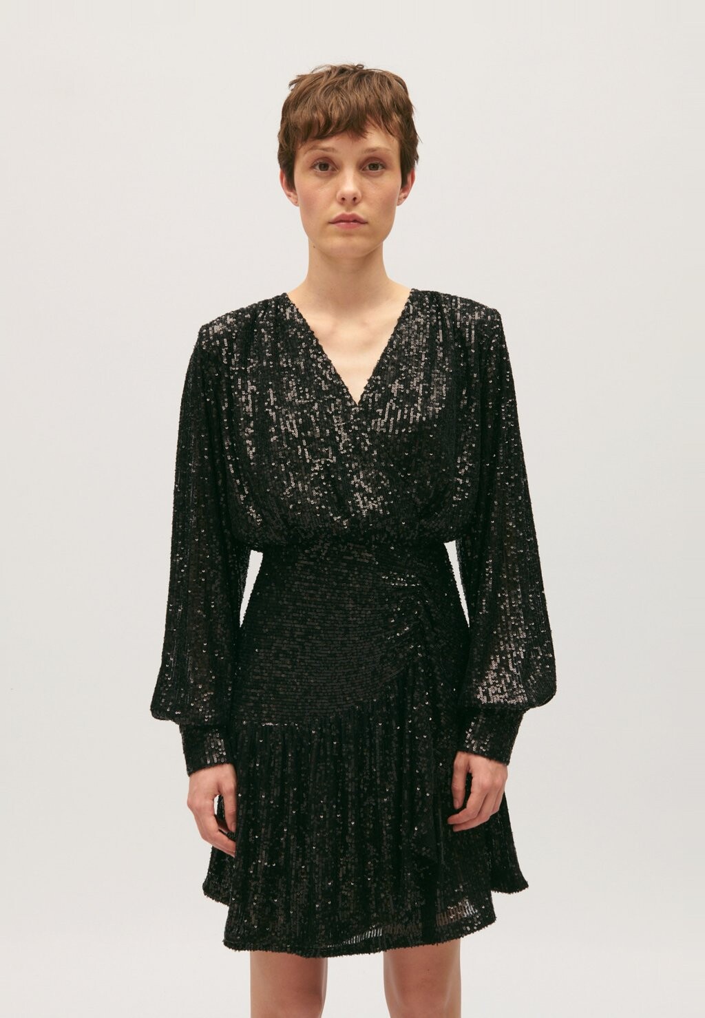 

Элегантное платье Rilasequin Claudie Pierlot, цвет noir