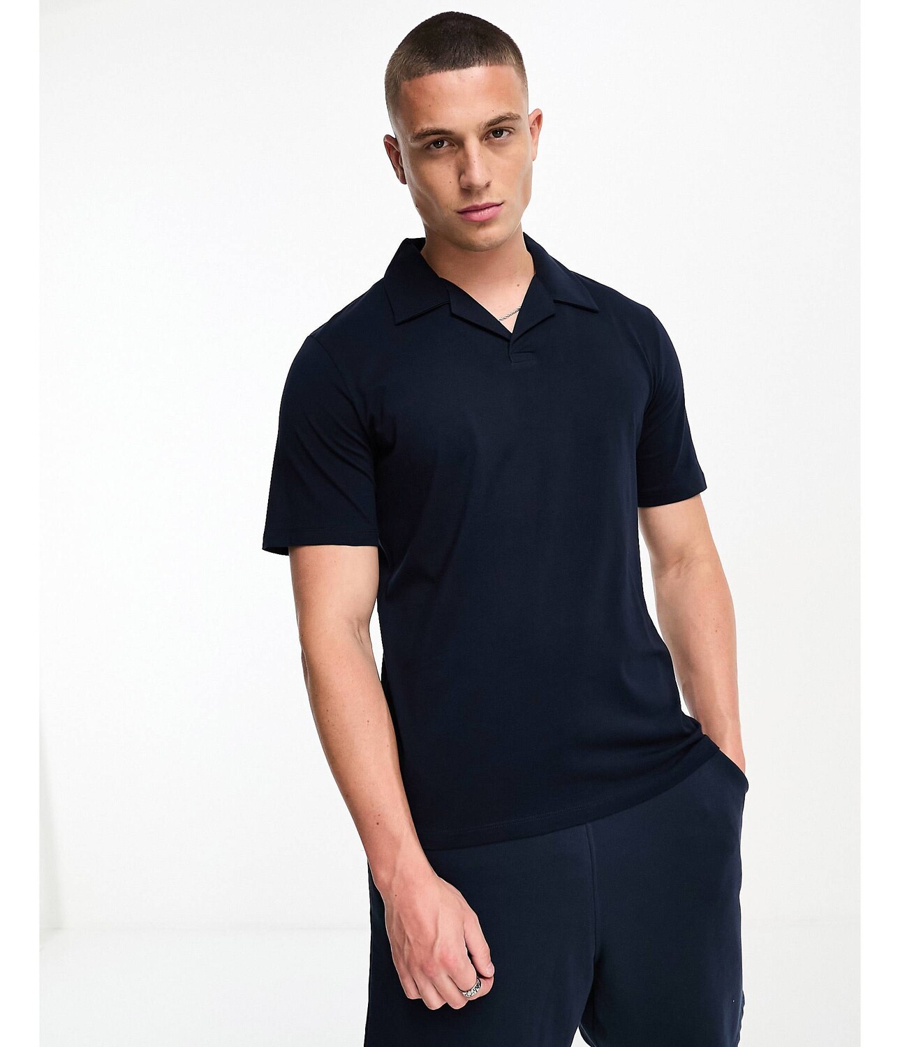 

Темно-синее поло свободного кроя с разрезом на шее Jack & Jones, Синий
