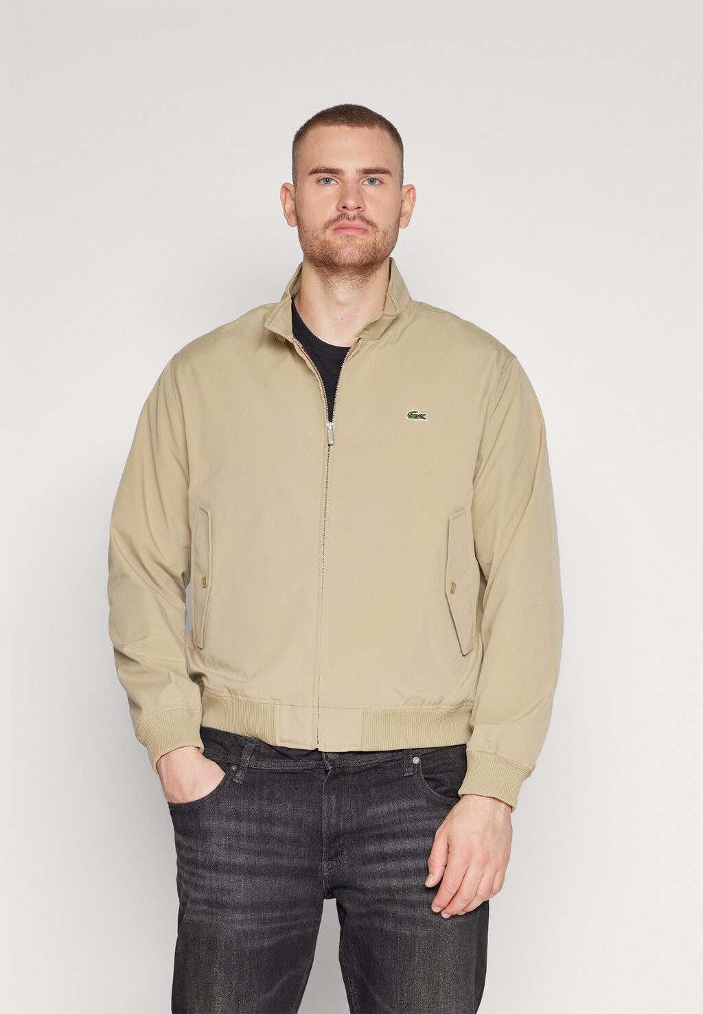 

Ветровка Lacoste ПЛЮС, цвет lion