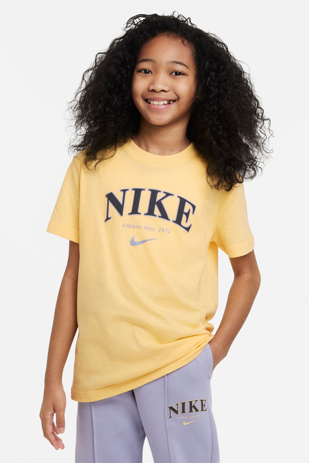 

Трендовая футболка кроя oversize Nike, желтый